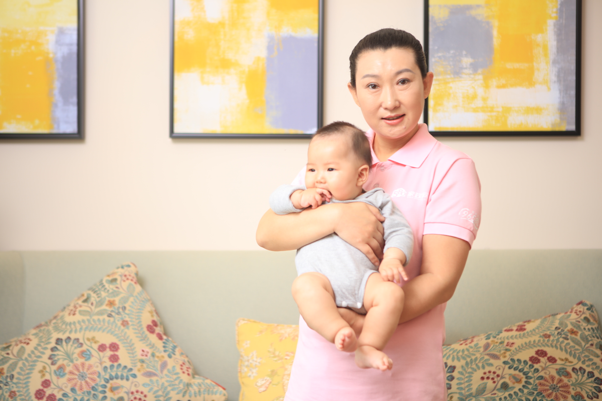 找專業(yè)“保姆月嫂”比找對(duì)象難？社區(qū)邦家政回應(yīng)