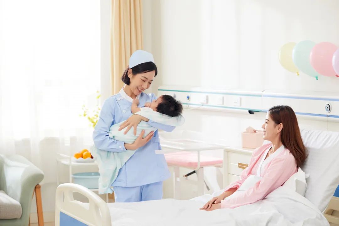 新生兒采生要注意什么？育嬰師提醒父母不能讓這4種人抱寶寶！