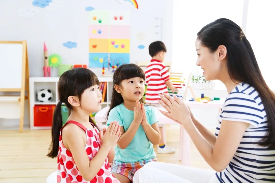 如何讓寶寶愛上讀繪本？聽聽早教育嬰師怎么說！