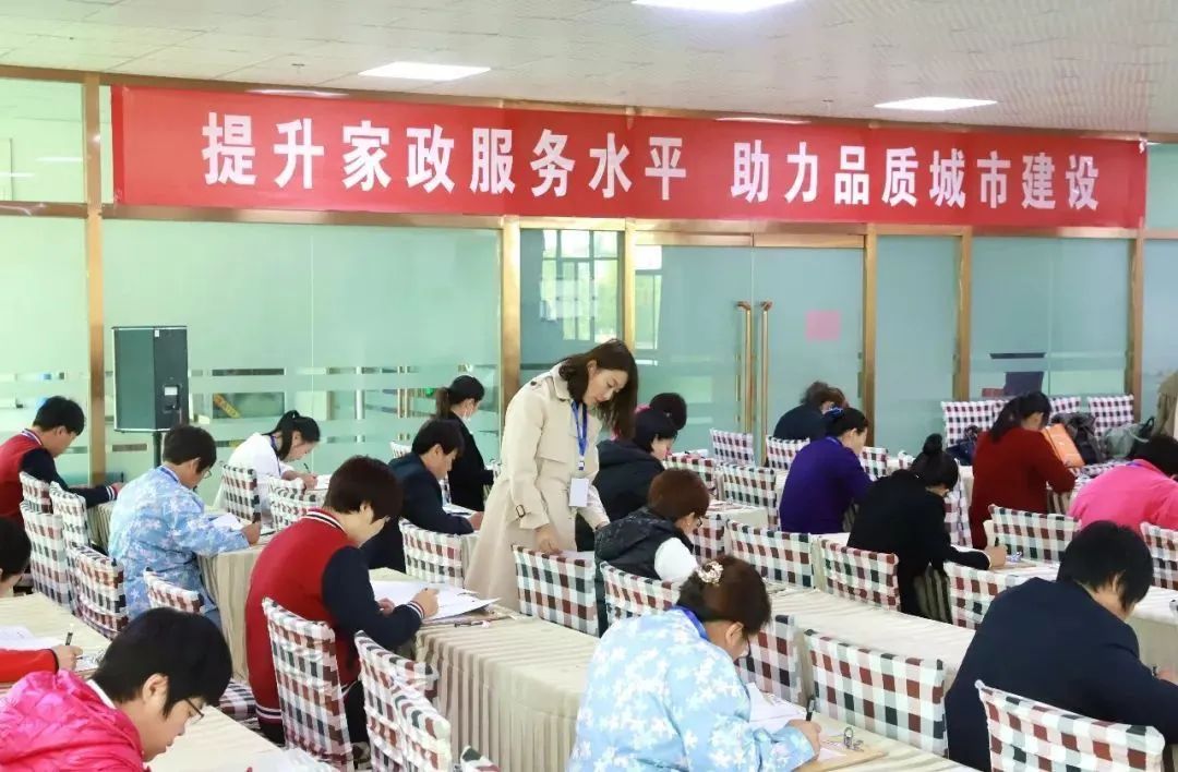大學(xué)生創(chuàng)業(yè)開家政公司怎么樣？單干好還是加盟家政公司好？