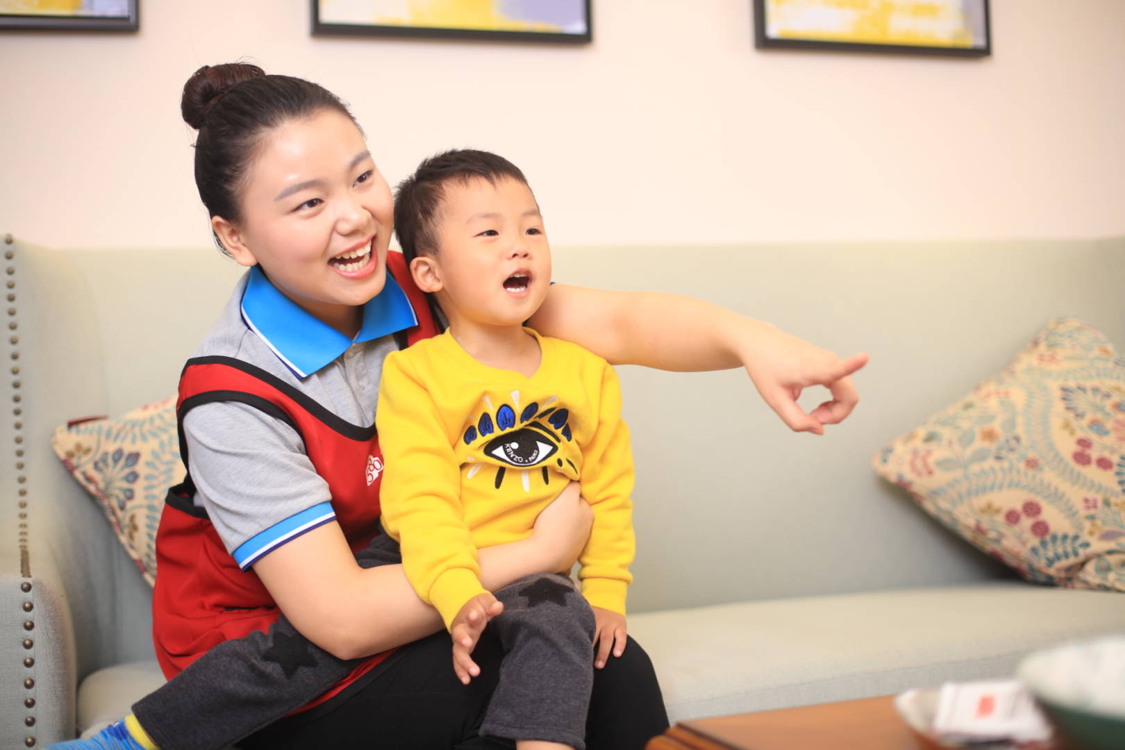在深圳家政公司請(qǐng)育嬰師帶小孩要注意什么事情？