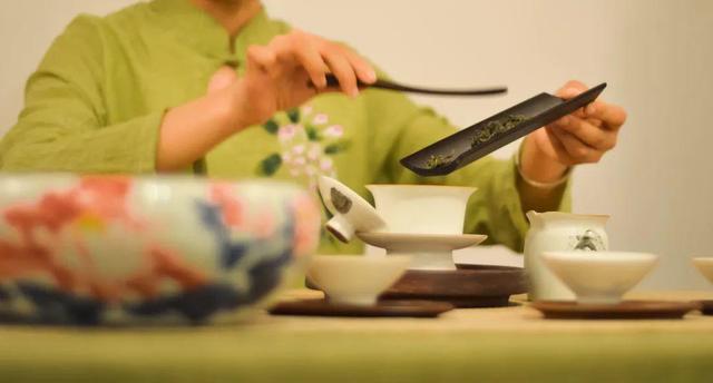 品香茗悟茶道，點(diǎn)燃生活夢想！深圳市免費(fèi)茶藝師培訓(xùn)班等你來！