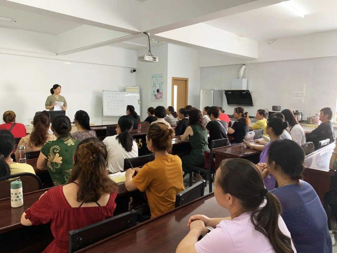 家政服務(wù)業(yè)機遇與困難并行，經(jīng)營家政公司如何解決這些難題？