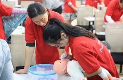 2022年創(chuàng)業(yè)開家政公司，你需要邁過(guò)這4道坎！