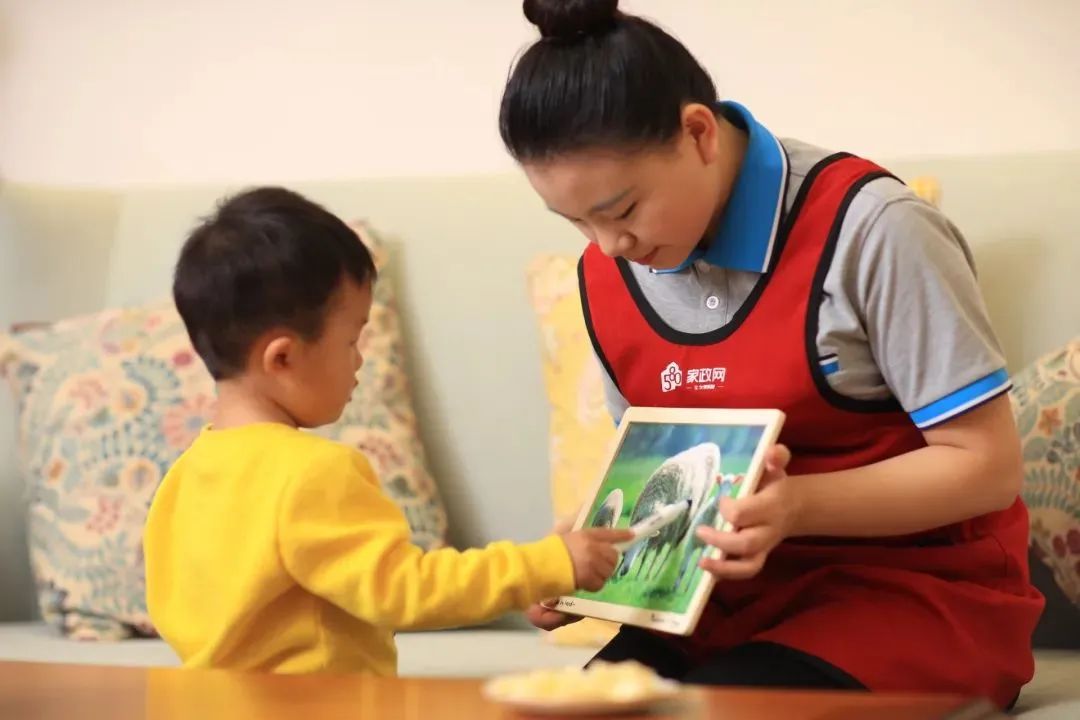 深圳育兒嫂價格貴不貴？深圳找專業(yè)育兒嫂多少錢？
