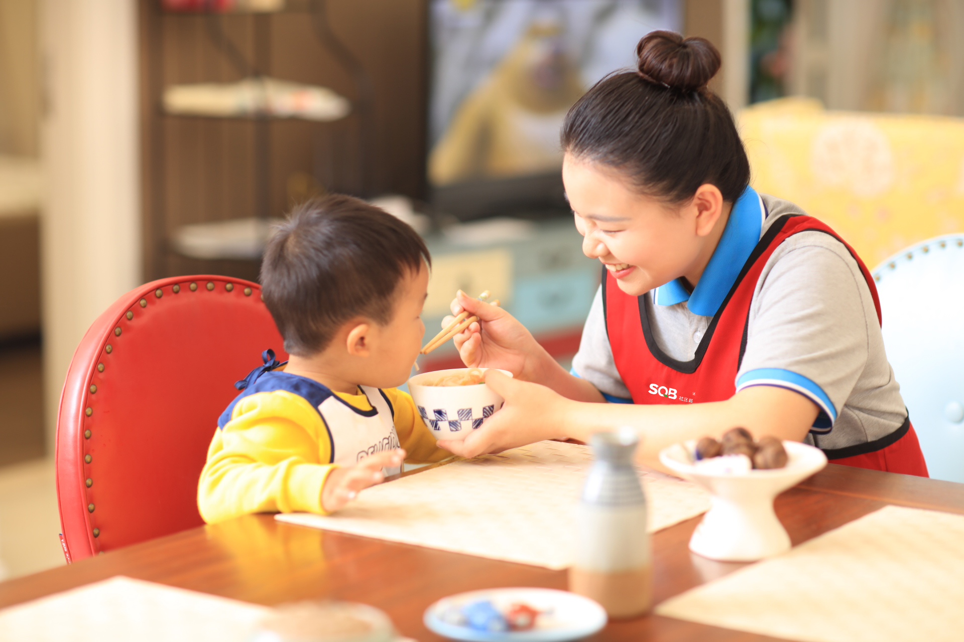 深圳育兒嫂中介公司哪家好？社區(qū)邦家政育兒嫂專業(yè)程度高口碑好！